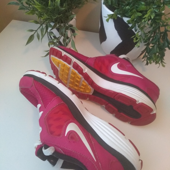 Nike fusion Live strong  Girl's size 4y - Picture 2 of 6